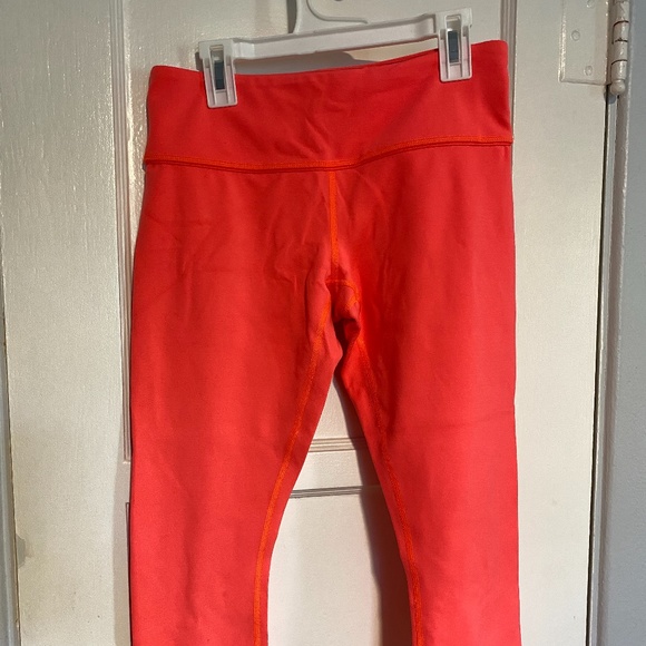 NWOT lululemon reversible crops - Picture 1 of 5